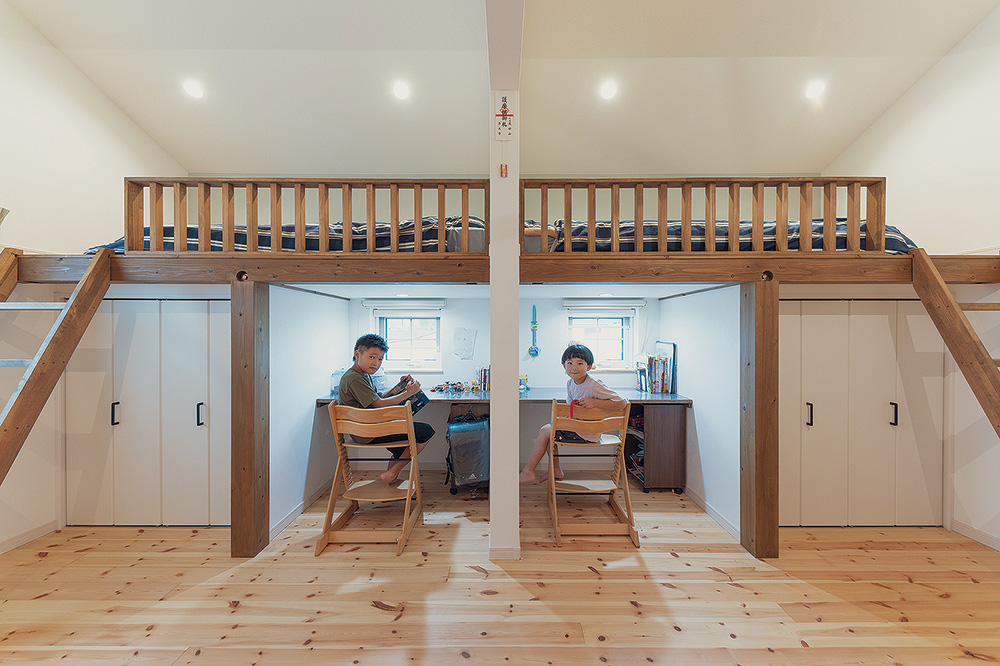 お気に入りの子ども部屋。ロフトベッドの下にデスクと収納スペースを造作することで空間を有効活用できる